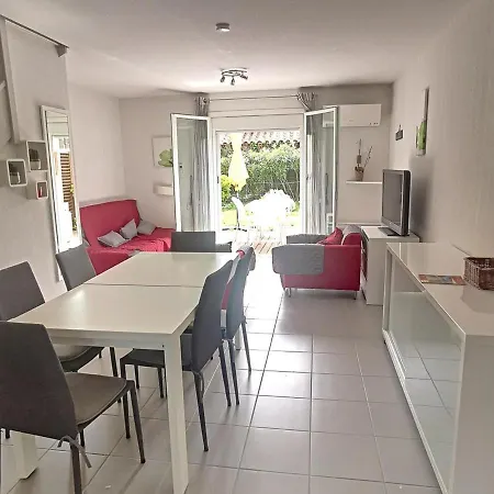 Ideale Avec Piscine Chauffee A 1500m Des Plages, 3 Et Parking, - Fr-1-732-31 *
