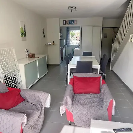 Ideale Avec Piscine Chauffee A 1500m Des Plages, 3 Et Parking, - Fr-1-732-31