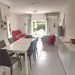 Ideale Avec Piscine Chauffee A 1500m Des Plages, 3 Et Parking, - Fr-1-732-31 *