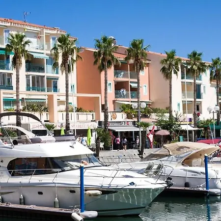 Ideale Avec Piscine Chauffee A 1500m Des Plages, 3 Et Parking, - Fr-1-732-31