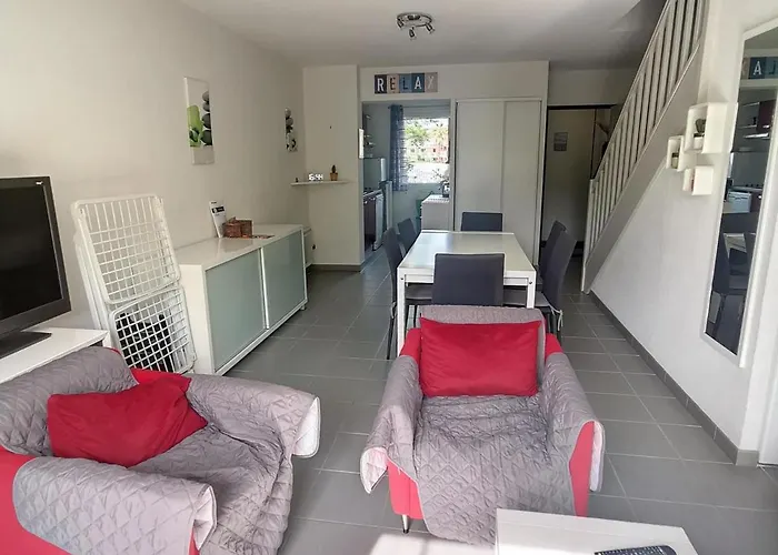 Ideale Avec Piscine Chauffee A 1500m Des Plages, 3 Et Parking, - Fr-1-732-31
